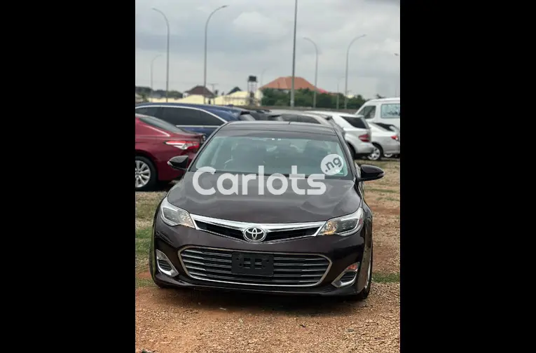Distress Foreign used 2014 Toyota Avalon XLE - 1/5