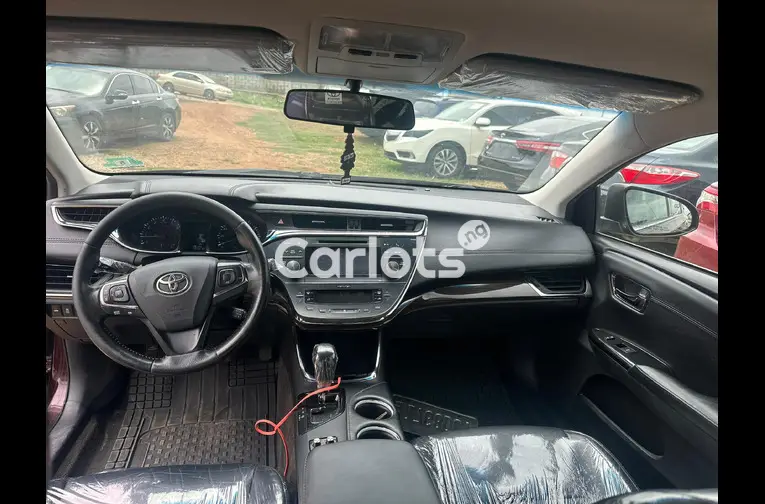 Distress Foreign used 2014 Toyota Avalon XLE - 2/5