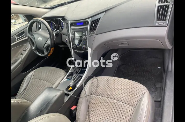 Un-Registered 2011 Hyundai Sonata - 2/5