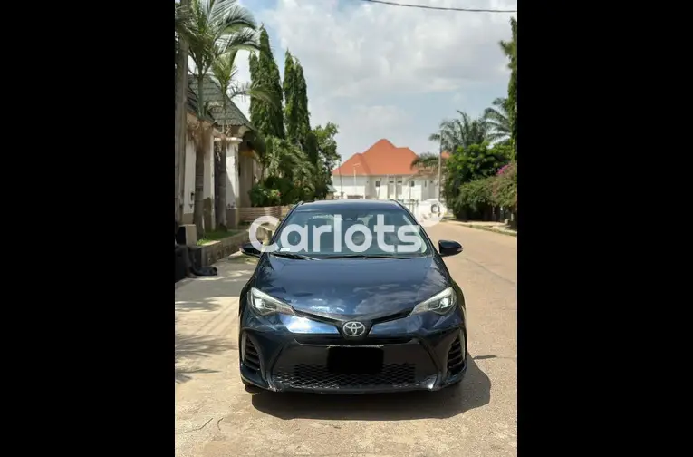 2018 TOYOTA COROLLA SE