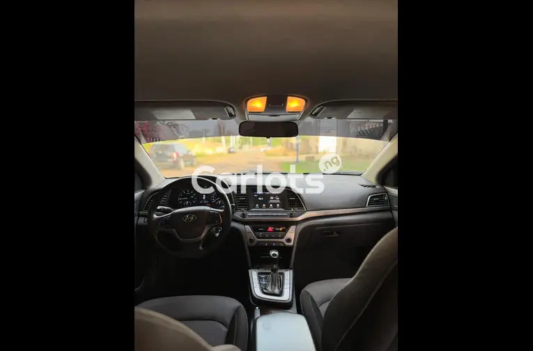 2018 HYUNDAI ELANTRA - 2/5