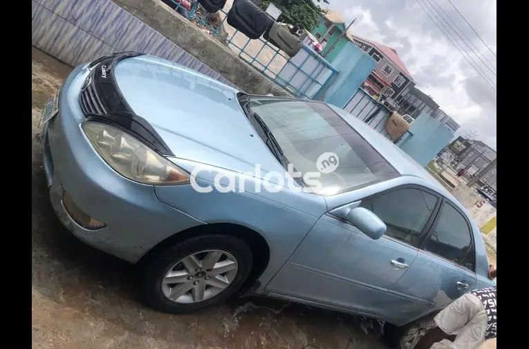 Clean 2005 Toyota Camry LE - 1/5