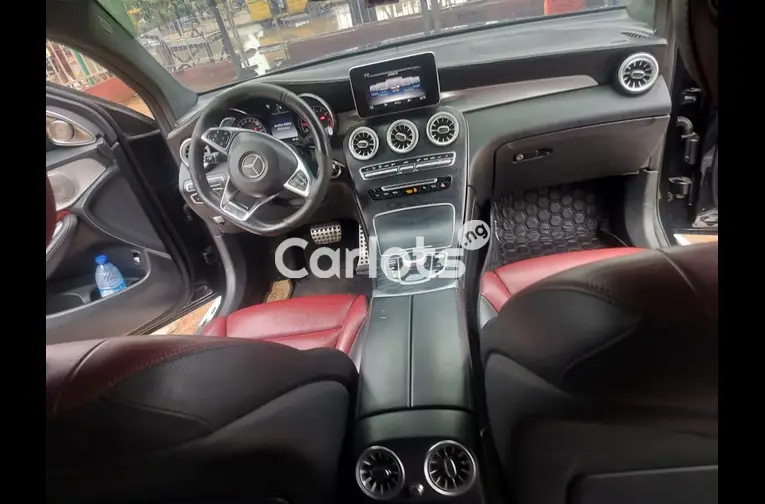 Clean 2019 Mercedes Benz GLC43S AMG - 2/5