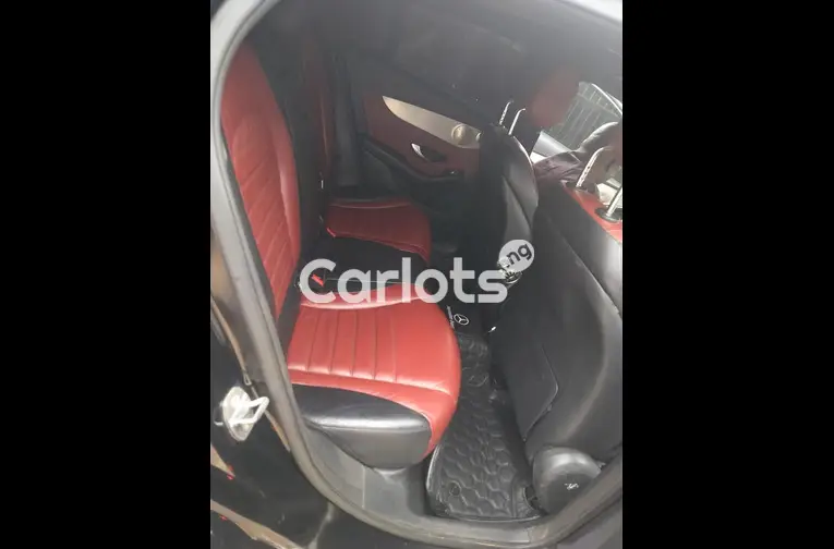 Clean 2019 Mercedes Benz GLC43S AMG - 3/5