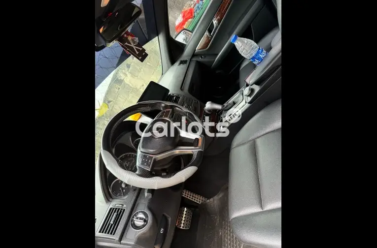 Toks Standard 2010 Mercedes Benz C300 Full Option - 2/5