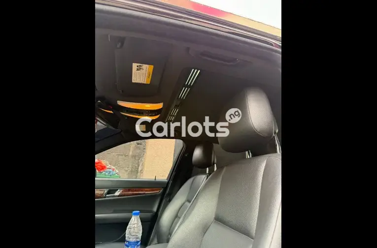 Toks Standard 2010 Mercedes Benz C300 Full Option - 3/5