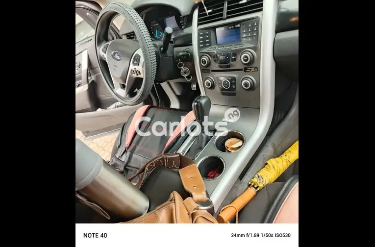 Clean 2013 Ford Edge AWD V6 - 2/5