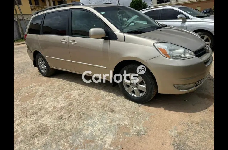 2005 TOYOTA SIENNA XLE - 1/5