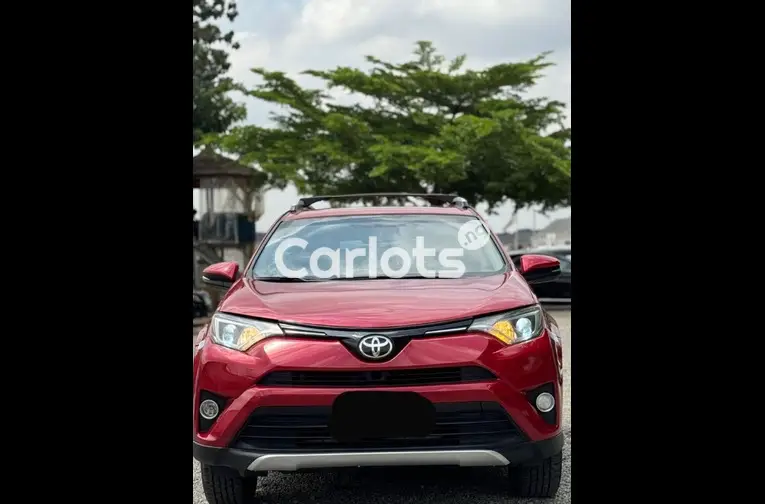 2017 TOYOTA RAV4 XLE - 1/5