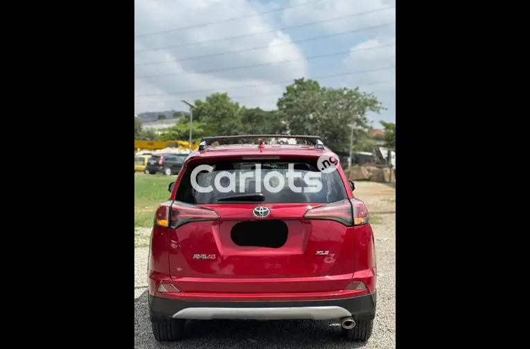 2017 TOYOTA RAV4 XLE - 5/5