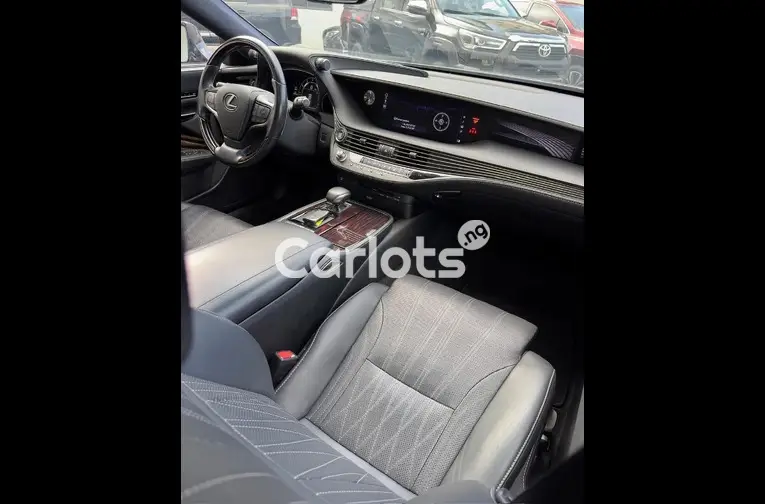 FOREIGN USED 2018 LEXUS LS500 FULL OPTION - 3/5