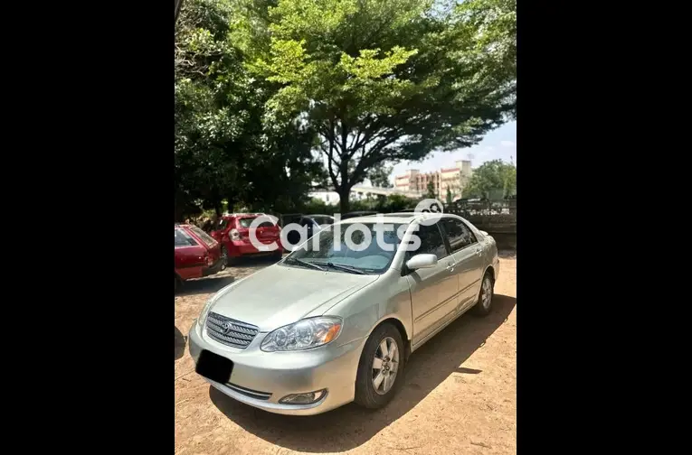 SUPER CLEAN TOYOTA COROLLA - 2/5