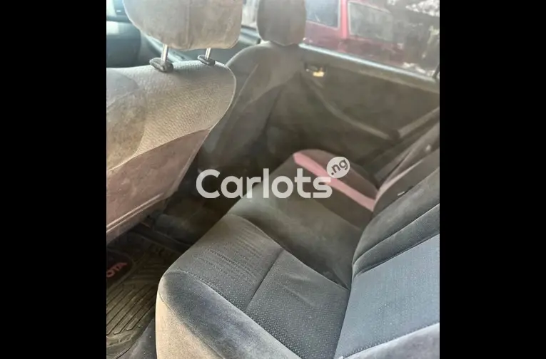 SUPER CLEAN TOYOTA COROLLA - 4/5