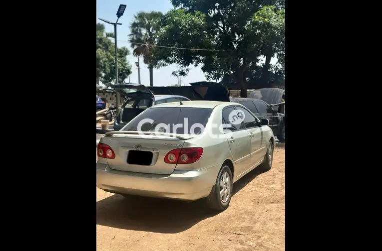 SUPER CLEAN TOYOTA COROLLA - 5/5