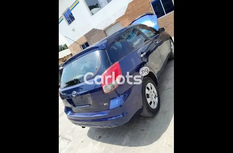 Clean 2004 Toyota Matrix XR - 4/5