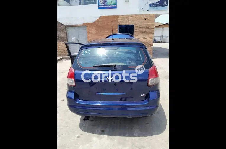 Clean 2004 Toyota Matrix XR - 5/5