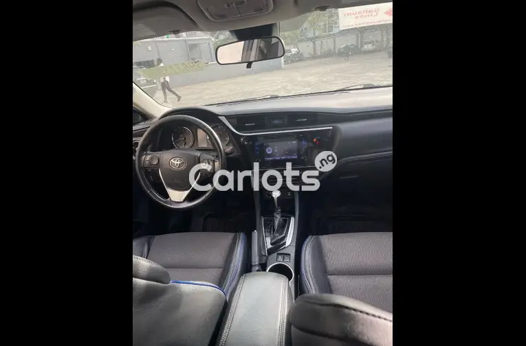 Foreign Used 2019 Toyota Corolla SE - 2/5