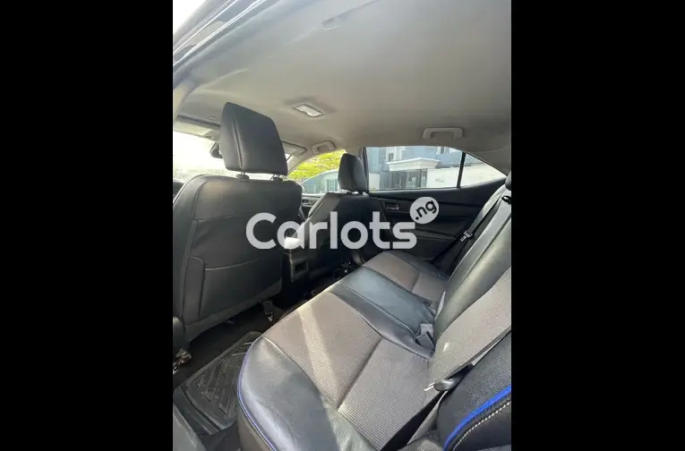 Foreign Used 2019 Toyota Corolla SE - 3/5