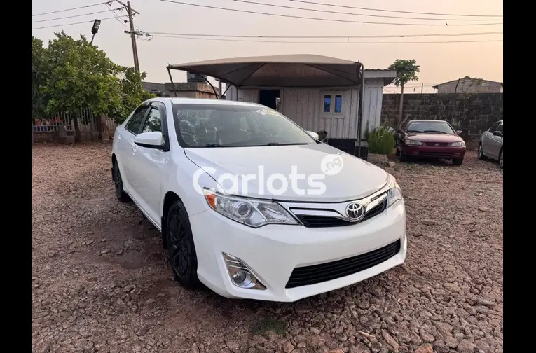 NEW ARRIVAL FOREIGN USED 2013 TOYOTA CAMRY LE