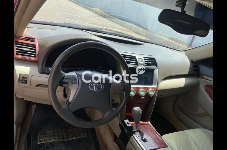 2011 UPGRADED TOYOTA CAMRY - 3/5