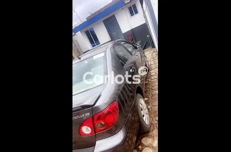 Clean 2004 Toyota Corolla LE - 4/5