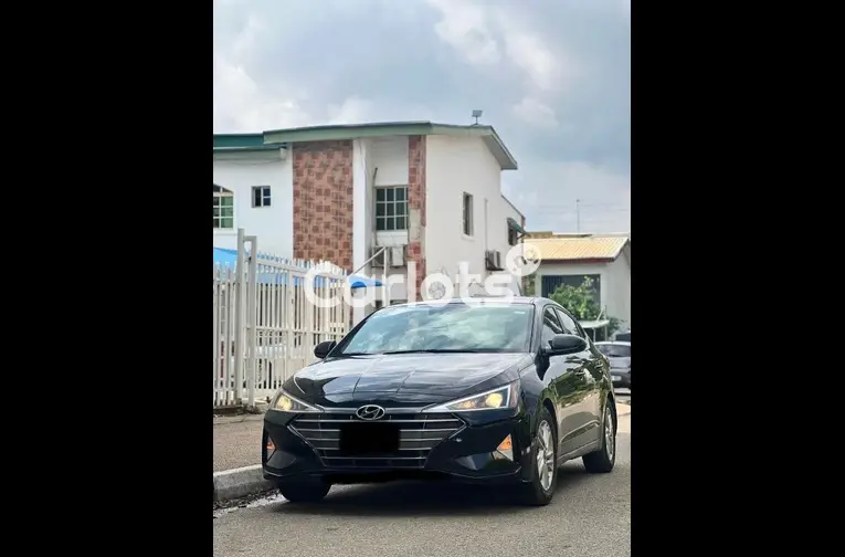 2019 HYUNDAI ELANTRA