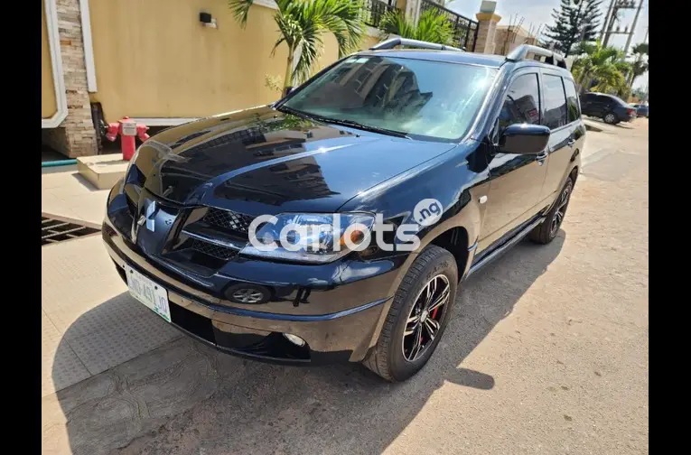 CLEAN 2003 MITSUBISHI OUTLANDER - 1/5