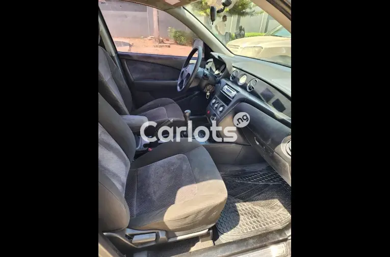 CLEAN 2003 MITSUBISHI OUTLANDER - 2/5