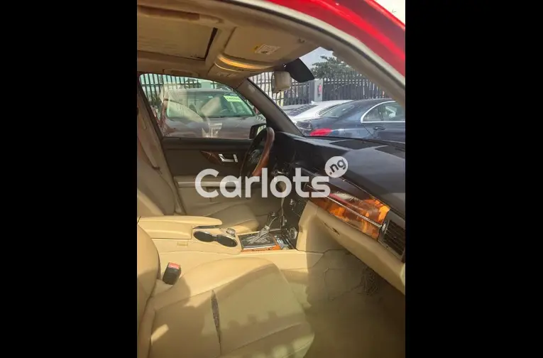 CLEAN 2010 MERCEDES BENZ GLK350 4MATIC - 2/5