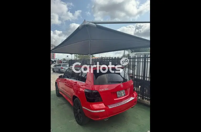 CLEAN 2010 MERCEDES BENZ GLK350 4MATIC - 4/5