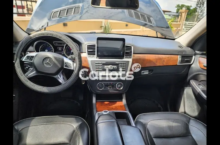 CLEAN 2017 MERCEDES BENZ GLE550 AMG - 2/5