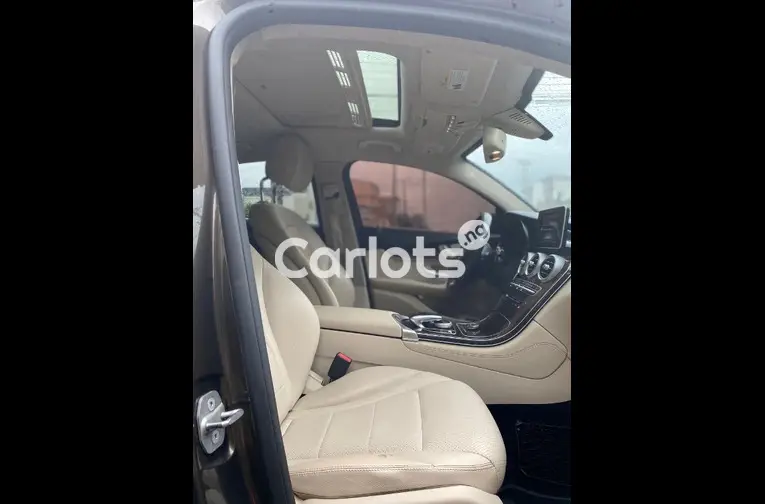 FOREIGN USED 2017 MERCEDES BENZ GLC300 - 3/5