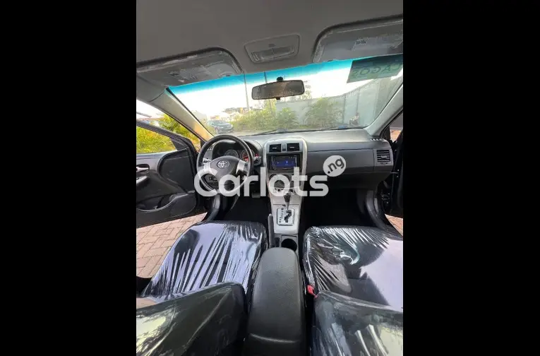 7WEEKS REGISTERED 2011 TOYOTA COROLLA SPORT - 2/5