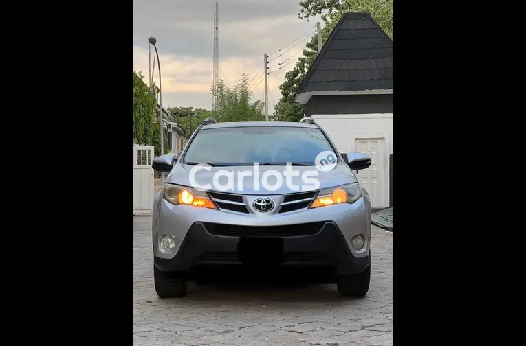 2015 TOYOTA RAV4 XLE