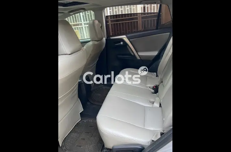 2015 TOYOTA RAV4 XLE - 4/5