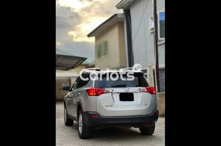 2015 TOYOTA RAV4 XLE - 5/5