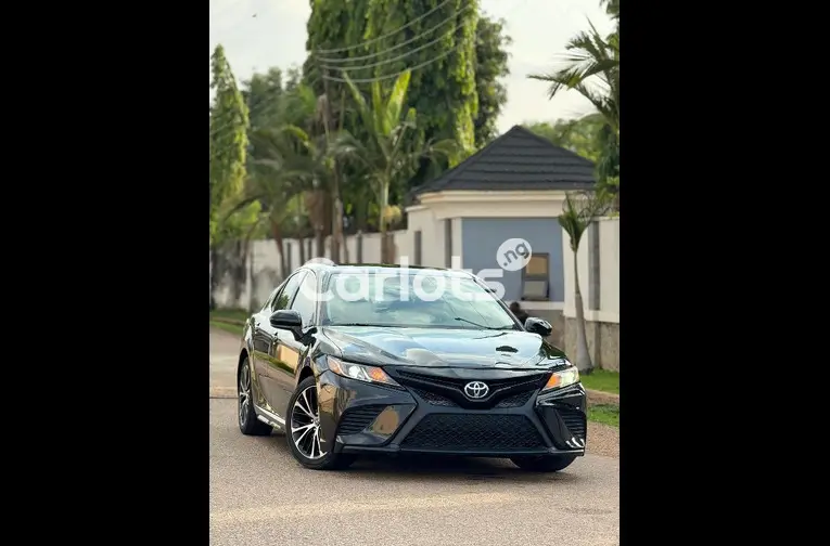 FOREIGN USED 2020 TOYOTA CAMRY SE - 2/5