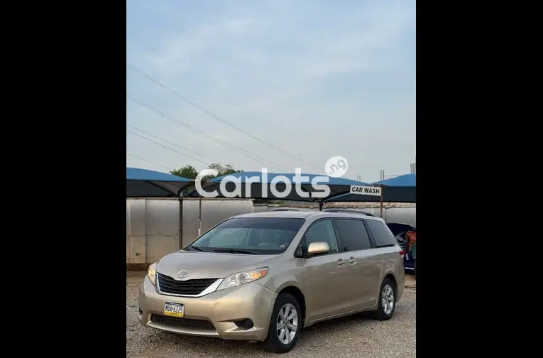 2012 TOYOTA SIENNA LE - 1/5