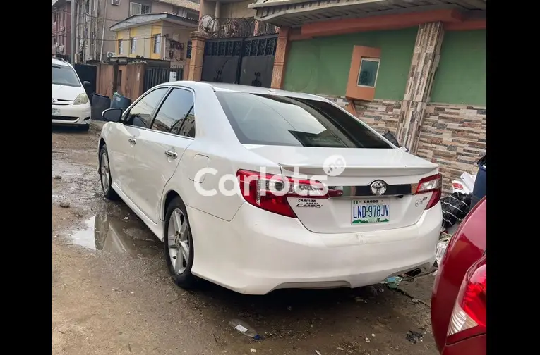 CLEAN FIRST BODY 2013 TOYOTA CAMRY SE - 5/5