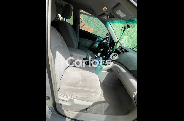 CLEAN FIRST BODY 2008 TOYOTA HIGHLANDER SPORT - 2/5