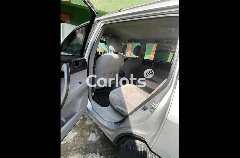 CLEAN FIRST BODY 2008 TOYOTA HIGHLANDER SPORT - 3/5