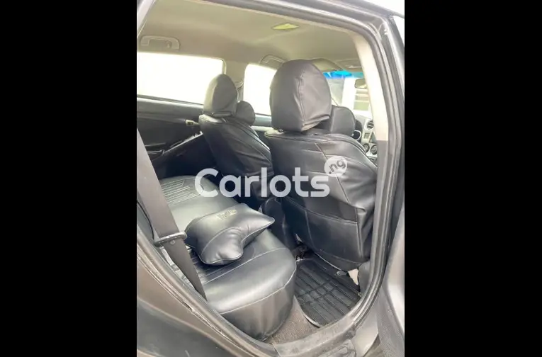 CLEAN 2009 TOYOTA MATRIX XR - 3/5