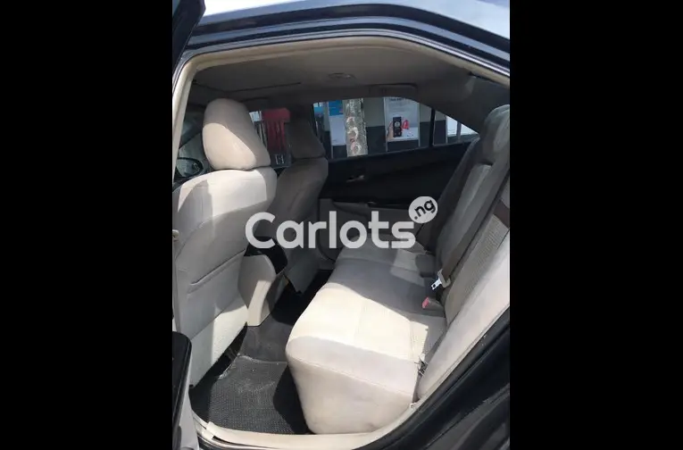 CLEAN 2013 TOYOTA CAMRY LE - 3/5