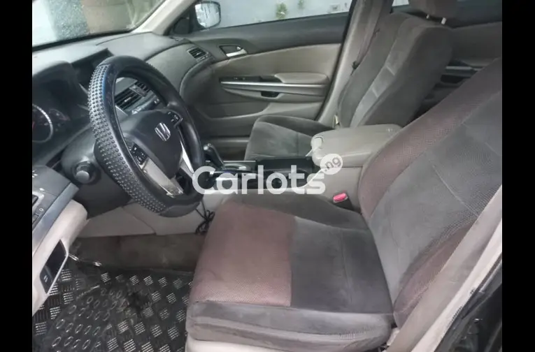 CLEAN 2008 HONDA ACCORD - 2/5