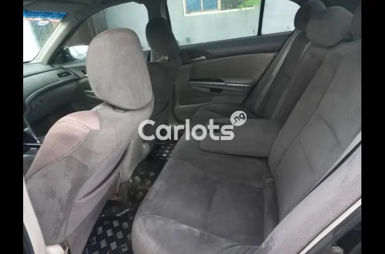 CLEAN 2008 HONDA ACCORD - 3/5