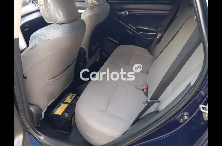 2009 TOYOTA MATRIX S - 3/5