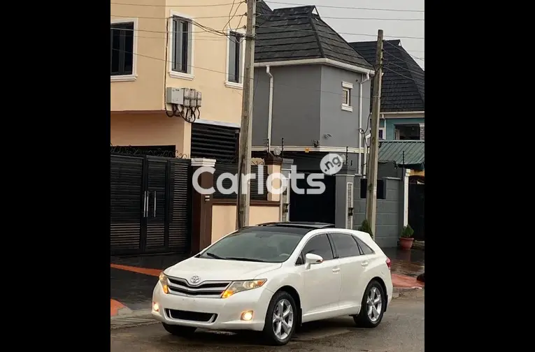 CLEAN 2011 FACELIFTED TO 2015 TOYOTA VENZA AWD - 1/5