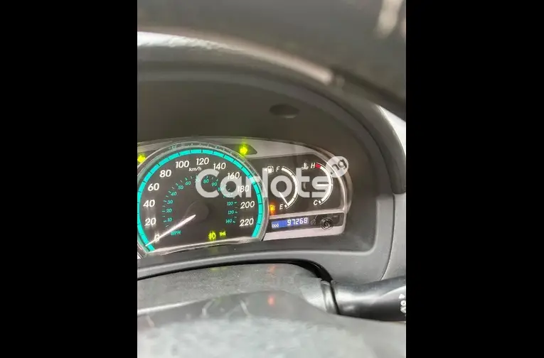 CLEAN 2011 FACELIFTED TO 2015 TOYOTA VENZA AWD - 2/5