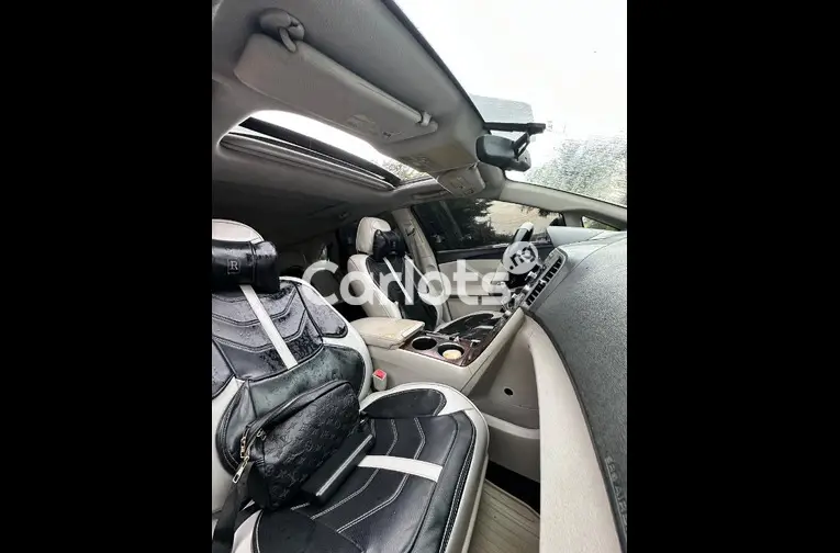 CLEAN 2011 FACELIFTED TO 2015 TOYOTA VENZA AWD - 3/5