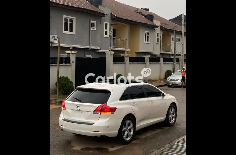 CLEAN 2011 FACELIFTED TO 2015 TOYOTA VENZA AWD - 5/5